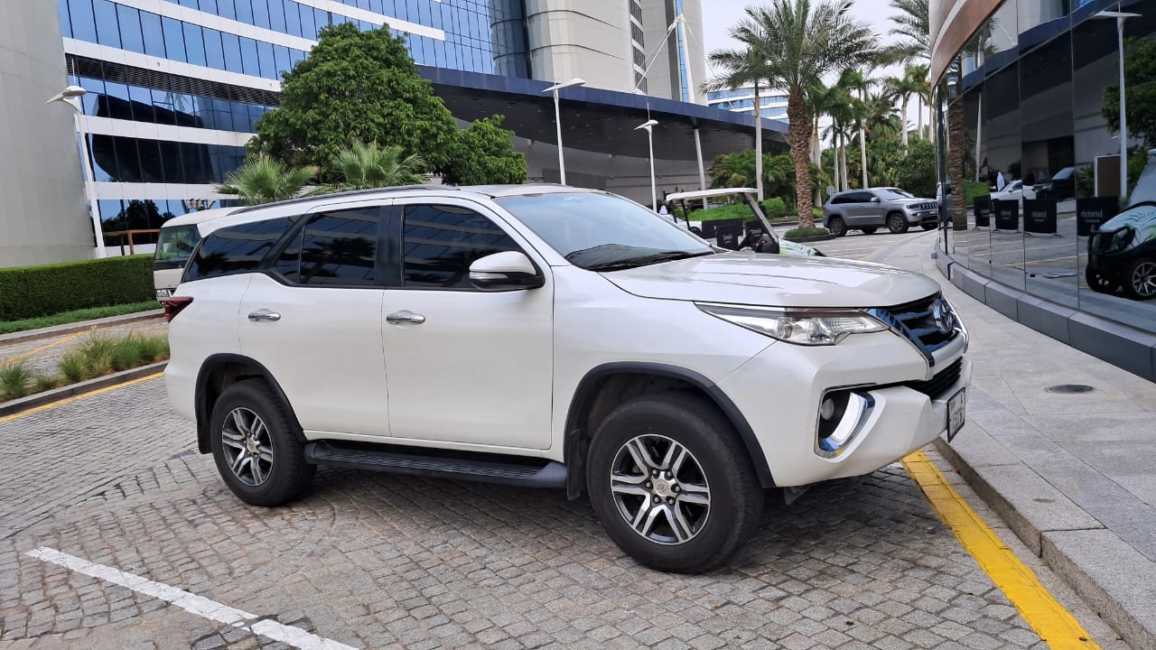 toyota fortuner 07 seater in white color